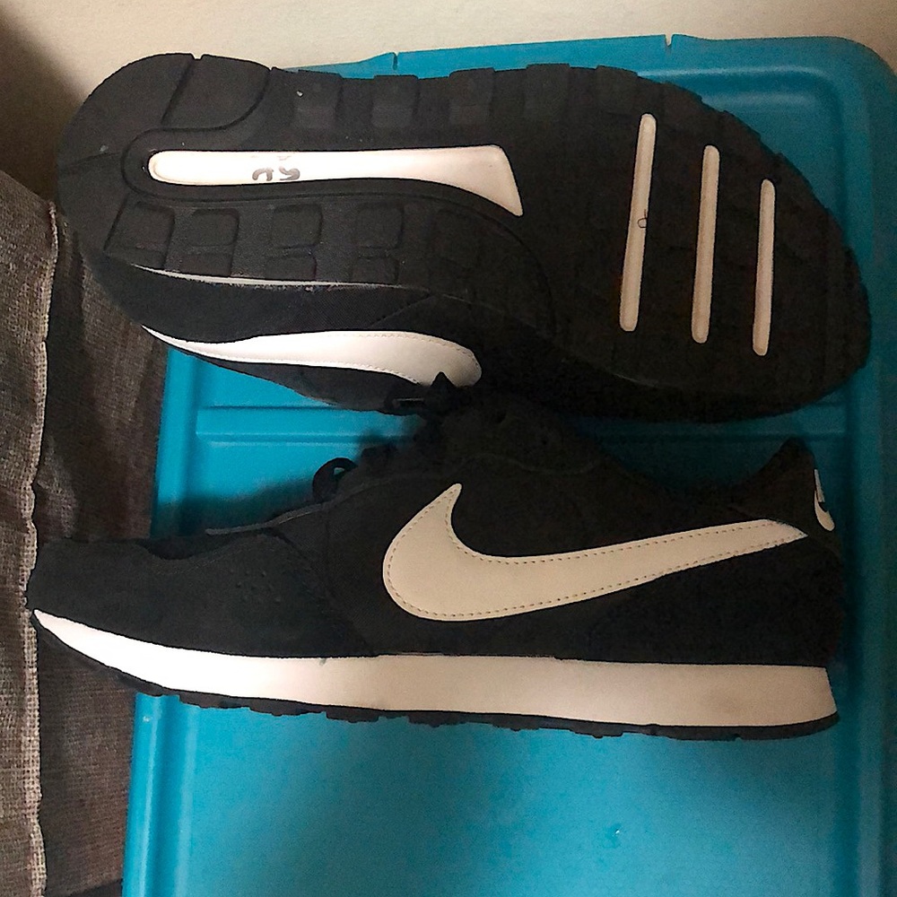 Woman’s Nike shoes. Size 7. Worn once.